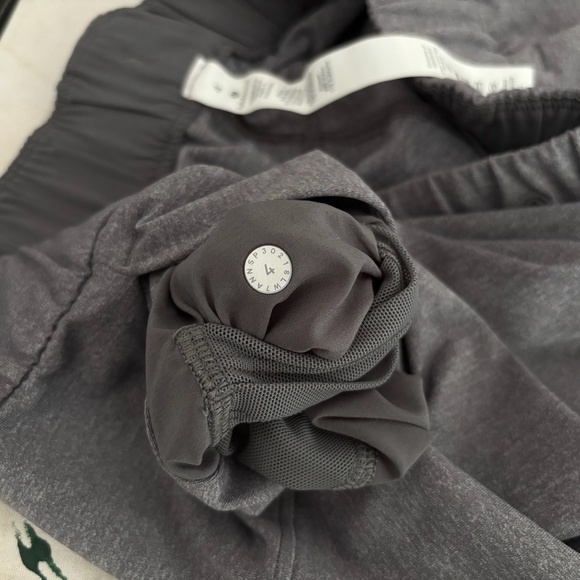 Lululemon On The Fly Short 2.5", Heathered Slate - Picture 3 of 4